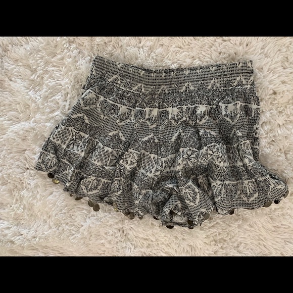 ✨3 for $25✨Millau tribal print shorts - Picture 2 of 2